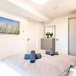 Apartment Prora - Ferienwohnung mit Balkon, Meerblick und E-Ladestation - Meerzeit