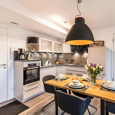 Prora - Ferienwohnung mit Balkon, Meerblick und E-Ladestation - Meerzeit Apartment *